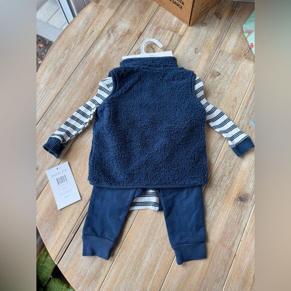 Rachel Zoe 4 Piece Set Baby Boy with Fleece Vest - Picture 2 of 3